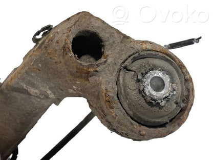 Aizmugurē riteņa rumbas vārpstas šarnīrs (stupica, capfa)