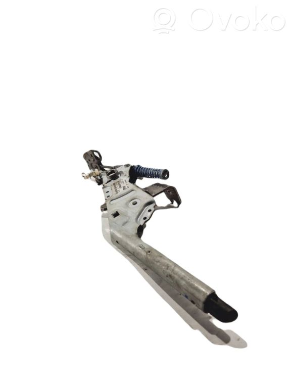 Rokas bremzes mehānisms (salonā)