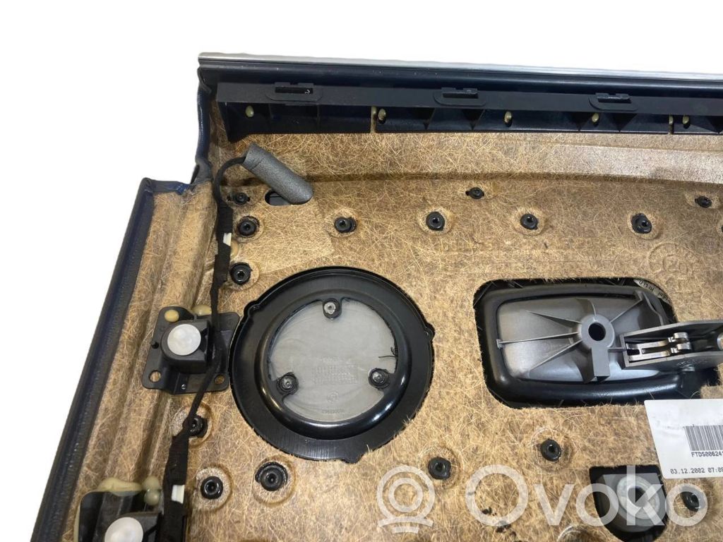 Apšuvums aizmugurējām durvīm