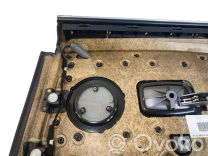 Apšuvums aizmugurējām durvīm