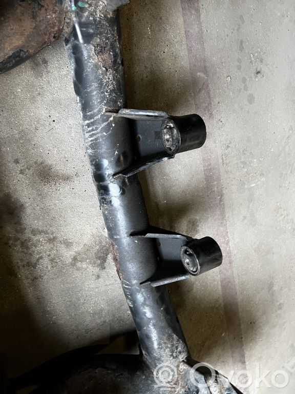 Pusrāmis aizmugurējais / priekšējais