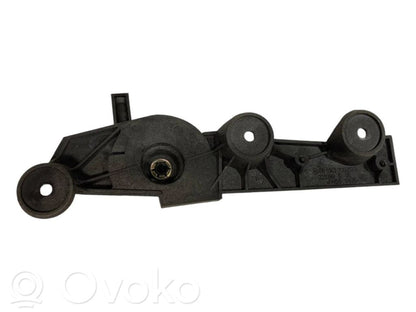 Dzinēja pārsega attaisīšanas rokturītis