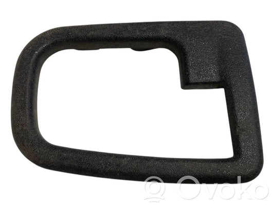 Aizmugurē durvju roktura vāciņš