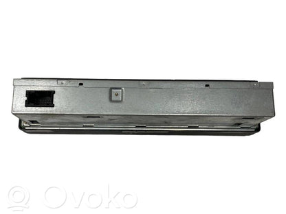 Radio / CD/DVD atskaņotājs / navigācija