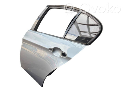 Aizmugurējās durvis