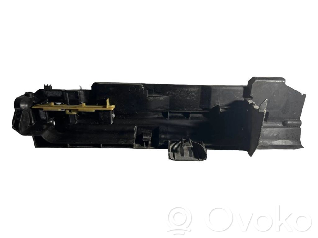 Radiator(s) holder/bracket