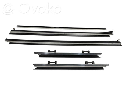 Apšuvums aizmugurējām durvīm