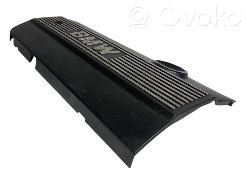 Dzinēja pārsegs (dekoratīva apdare)