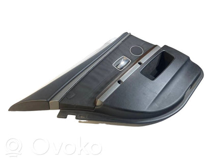 Apšuvums aizmugurējām durvīm