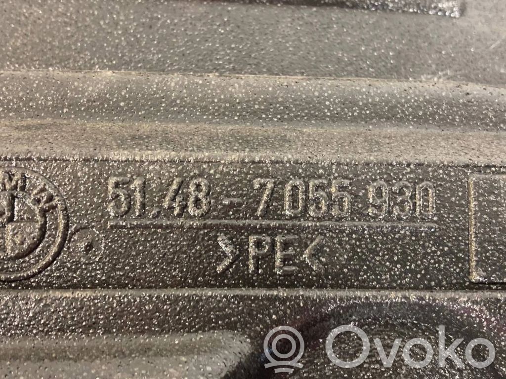 Cita veida priekšpusē durvju dekoratīvās apdares detaļa