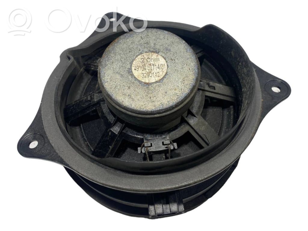 Speaker(s) in the rear door