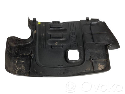 Dzinēja pārsegs (dekoratīva apdare)