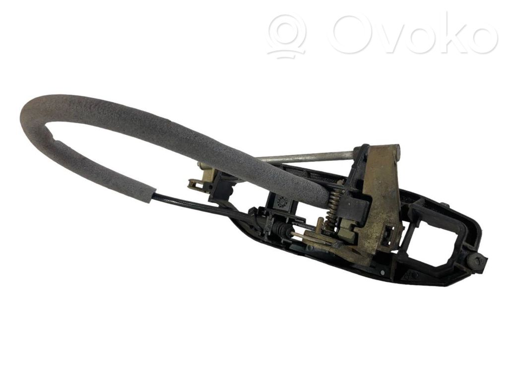 Priekšpusē turētājs / kronšteins ārējam atvēršanas rokturim