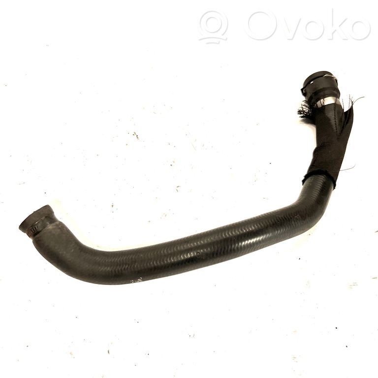 Caurulīte (-es) / šļūtene (-es)