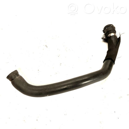 Caurulīte (-es) / šļūtene (-es)