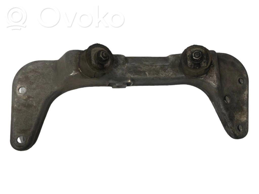 Transmission mounting bracket