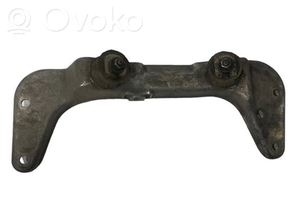 Transmission mounting bracket