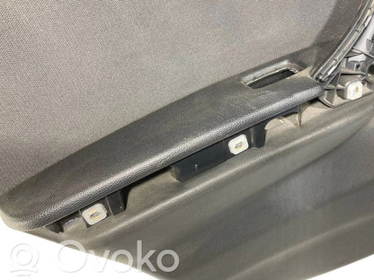 Apšuvums aizmugurējām durvīm