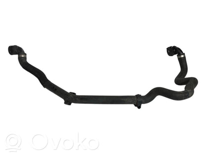 Caurulīte (-es) / šļūtene (-es)