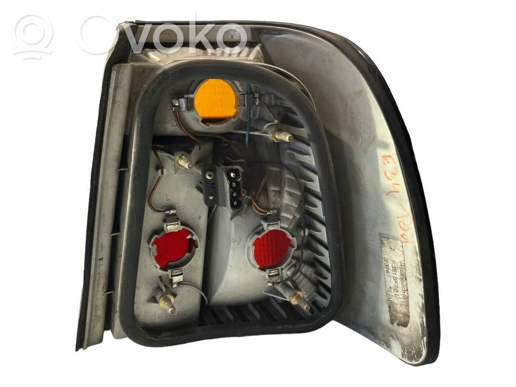 Aizmugurējais lukturis virsbūvē