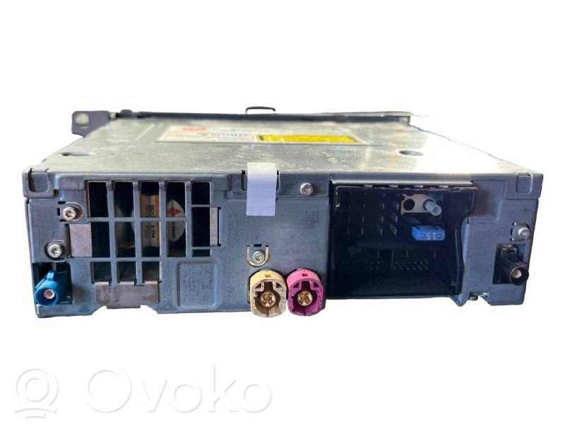 Radio / CD/DVD atskaņotājs / navigācija