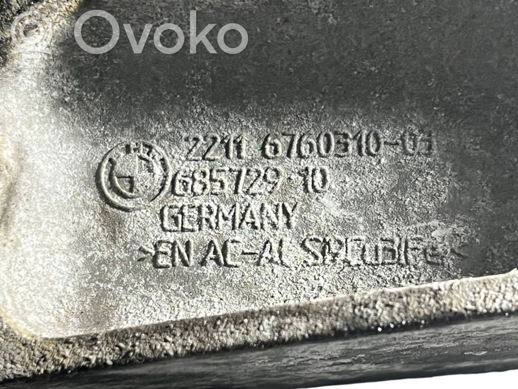 Engine mounting bracket