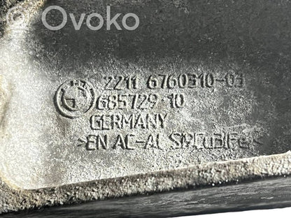 Engine mounting bracket