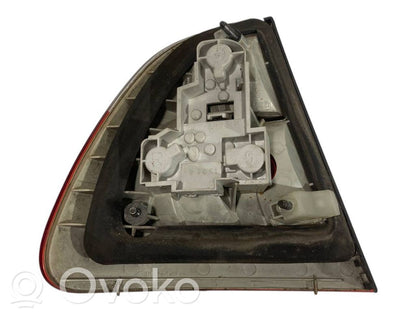 Aizmugurējais lukturis virsbūvē