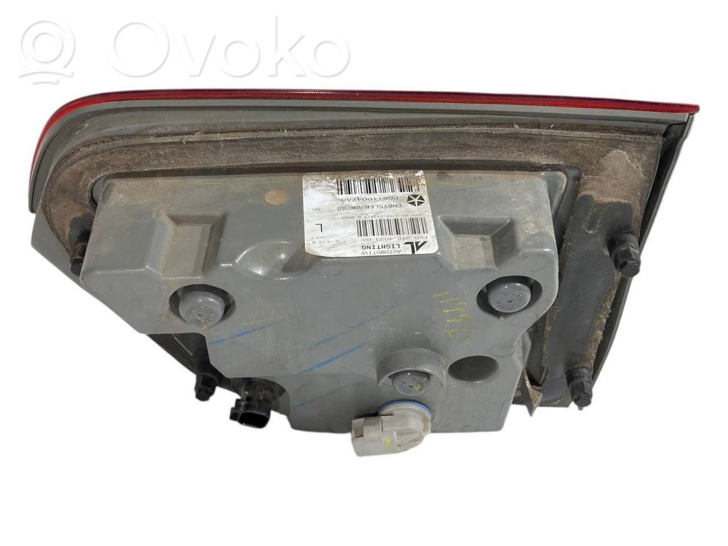 Aizmugurējais lukturis pārsegā