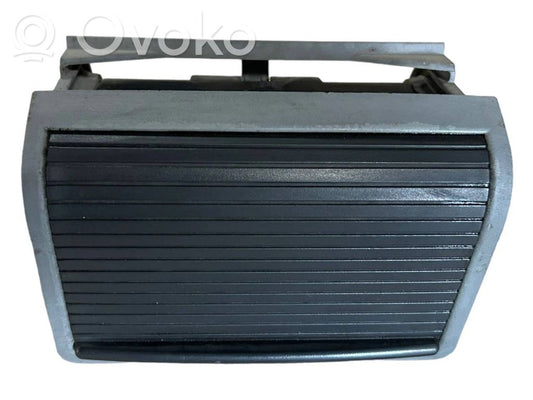 Pelnutrauks (aizmugurē)