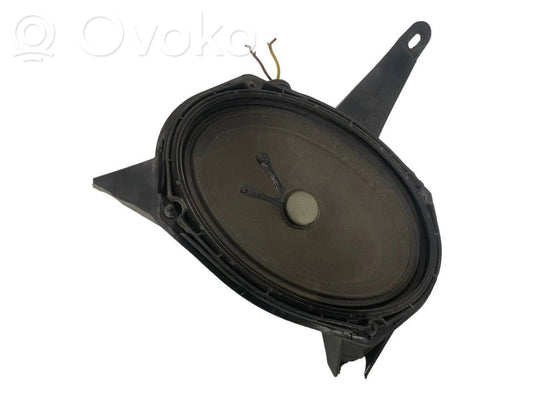 Skaļrunis (-i) aizmugurējā palodzē