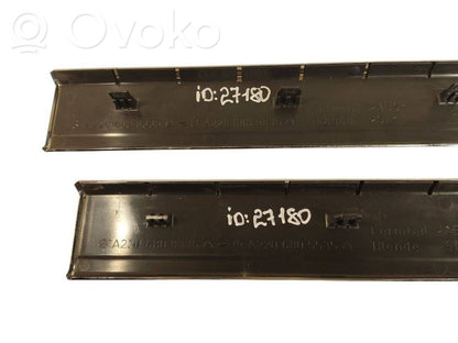 Priekšējā sliekšņa dekoratīvā apdare (iekšējā)