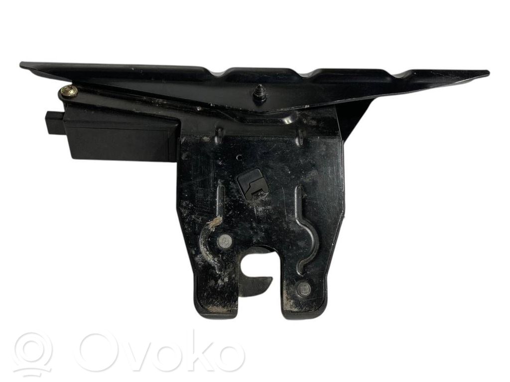 Aizmugurējā pārsega slēdzene