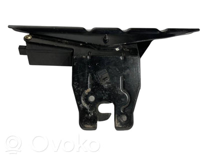 Aizmugurējā pārsega slēdzene