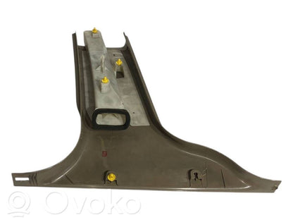 (B) statņa dekoratīvā apdare (apakšdaļa)