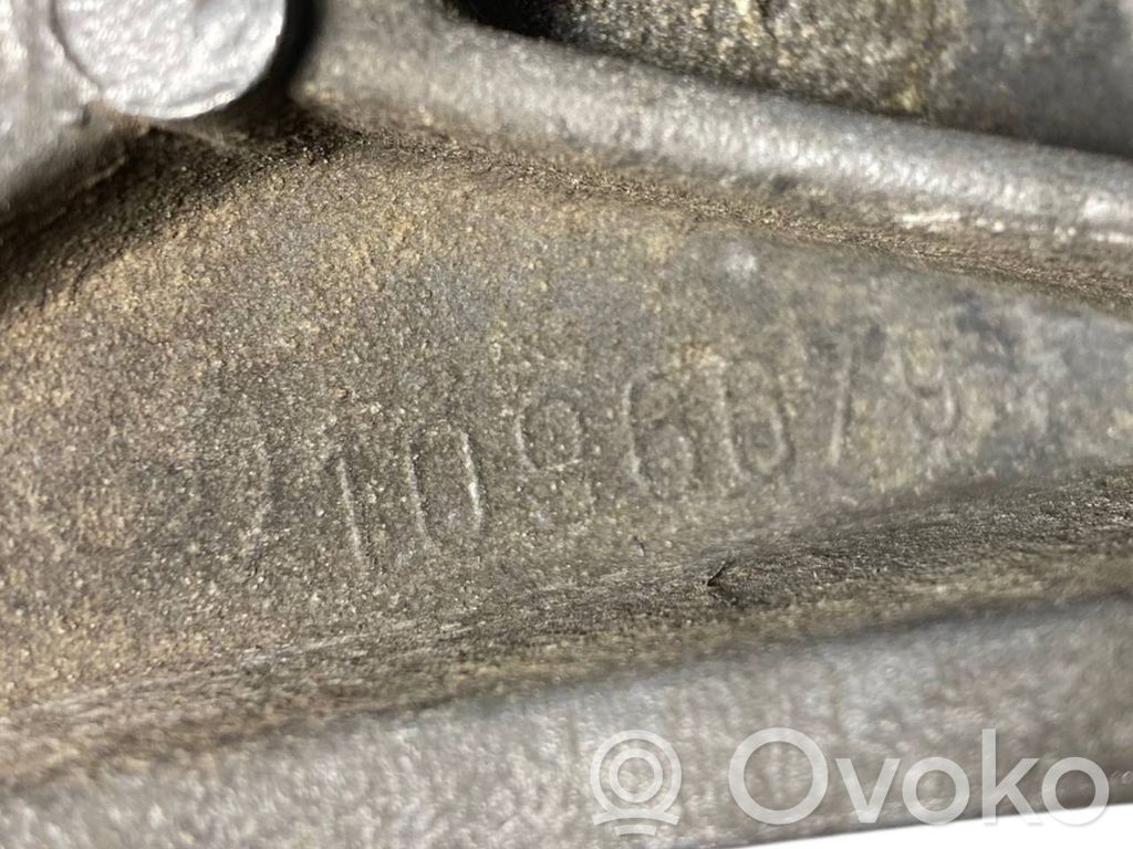 Engine mounting bracket