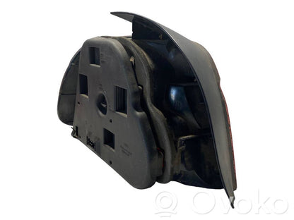 Aizmugurējais lukturis virsbūvē