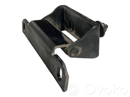 Aizmugurējā pārsega eņģe (-ess)