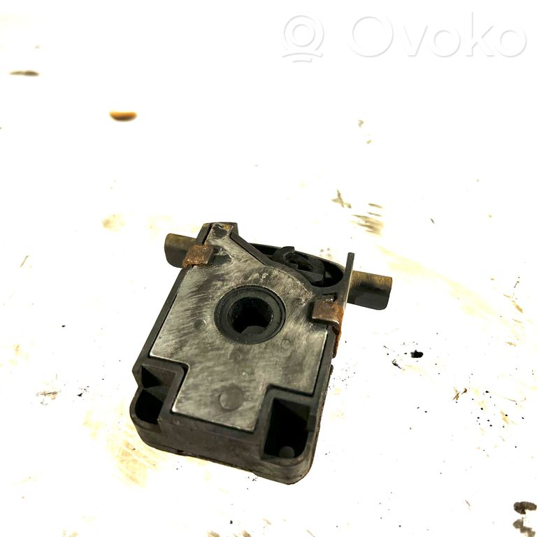 Замок капота двигателя