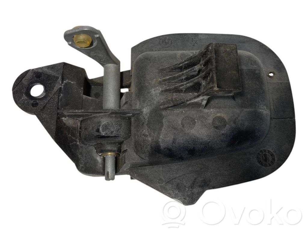 Internal opening handle