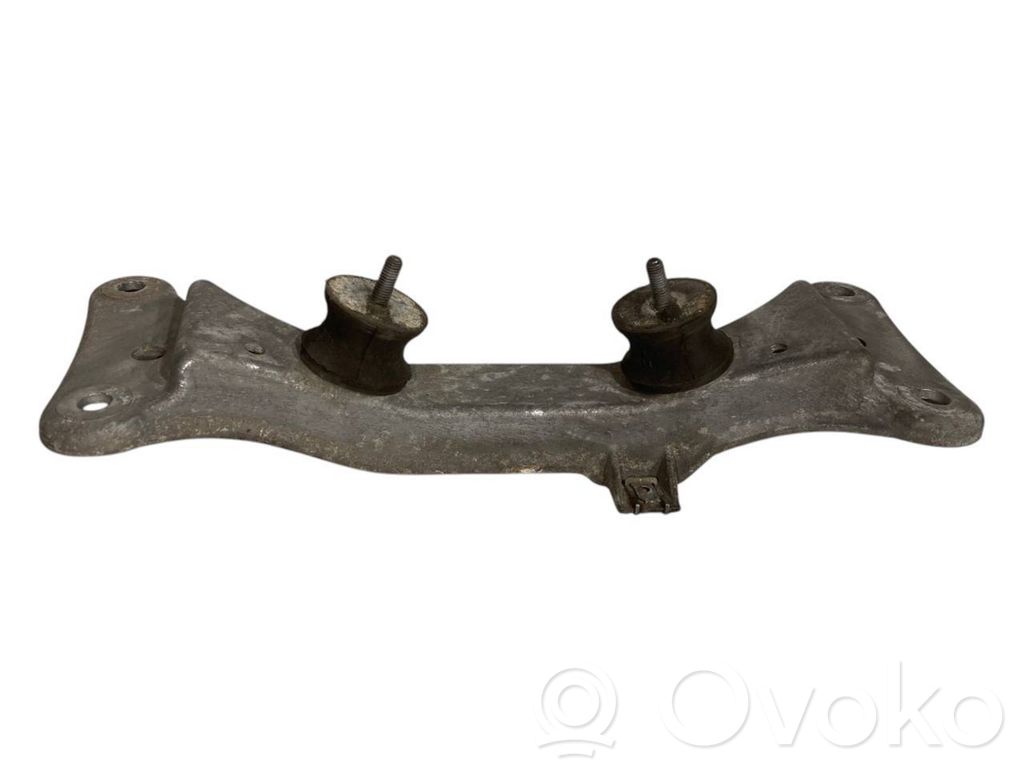 Transmission mounting bracket