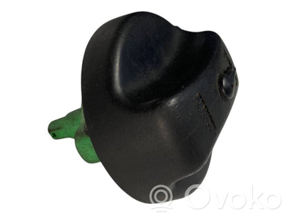 Aizskrūvējams degvielas tvertnes vāciņš