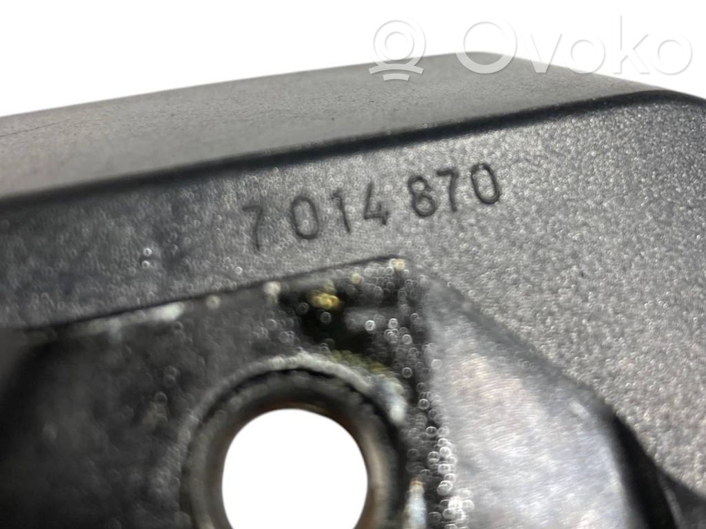 Aizmugurējā pārsega slēdzene