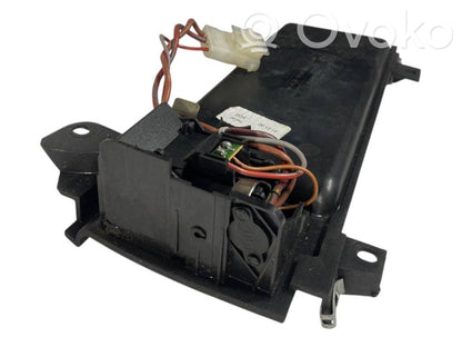 Cigarešu aizdedzināmais priekšā