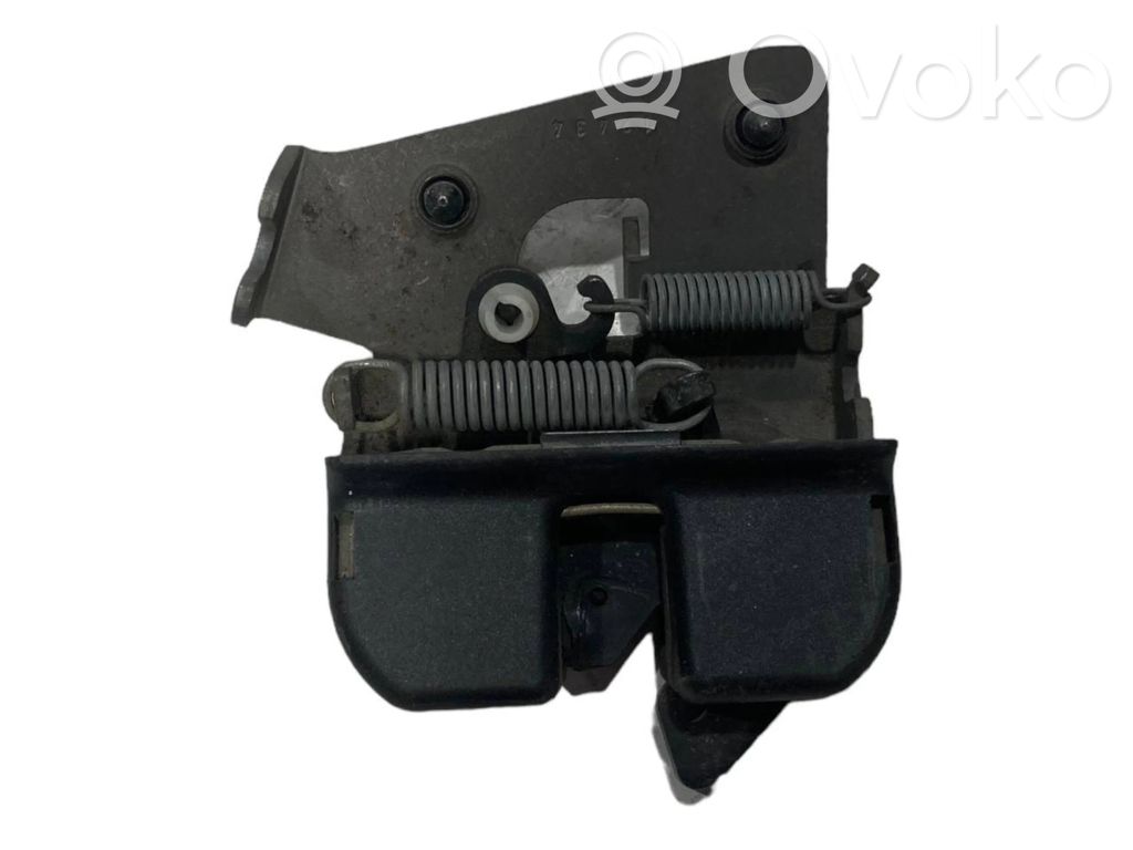 Sēdekļa atzveltnes slēdzene