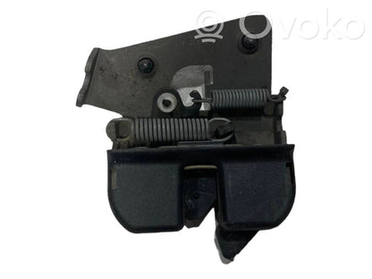 Sēdekļa atzveltnes slēdzene