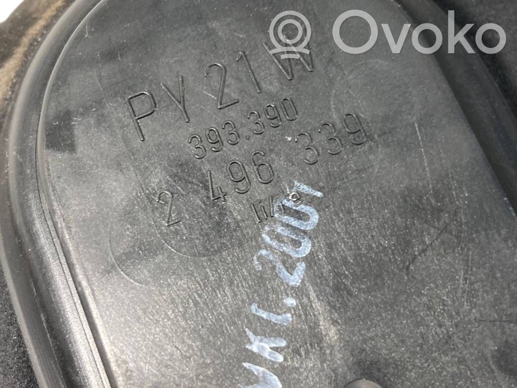 Задний фонарь в кузове