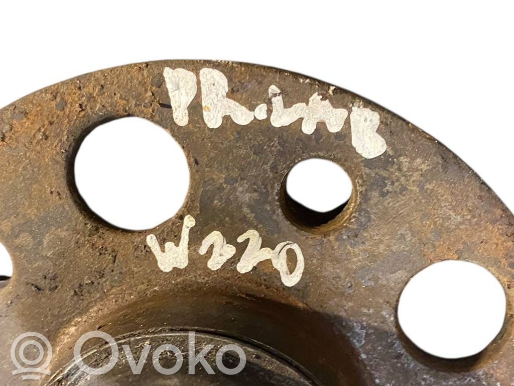 Priekšējā riteņa rumbas vārpstas šarnīrs (stupica, capfa)