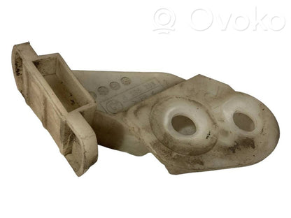 Priekšpusē bampera turētājs