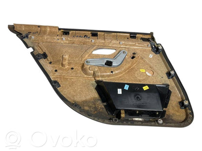 Apšuvums aizmugurējām durvīm